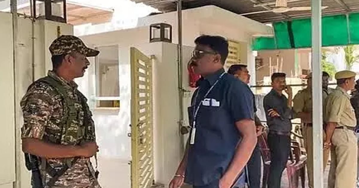 छत्तीसगढ़ के पूर्व सीएम भूपेश बघेल के घर ईडी ने छापा मारा