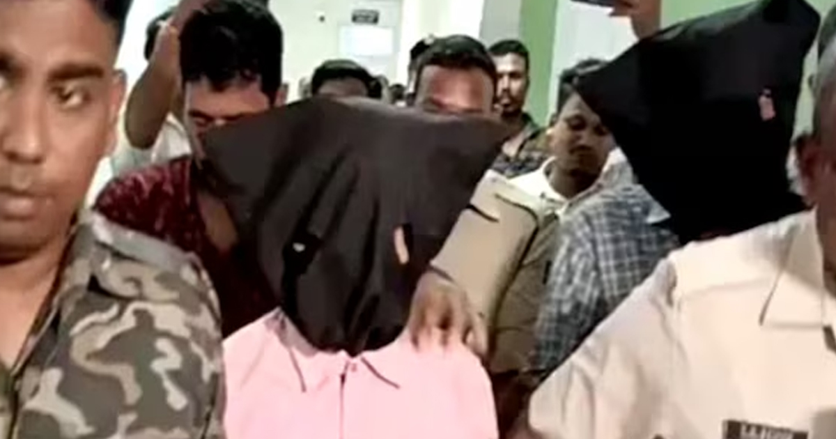 ओडिशा में दो बूढ़ों ने एक 15 वर्षीय लड़की के साथ बार-बार सामूहिक बलात्कार किया और जब वह गर्भवती हो गई तो उसे जिंदा दफनाने की कोशिश की!