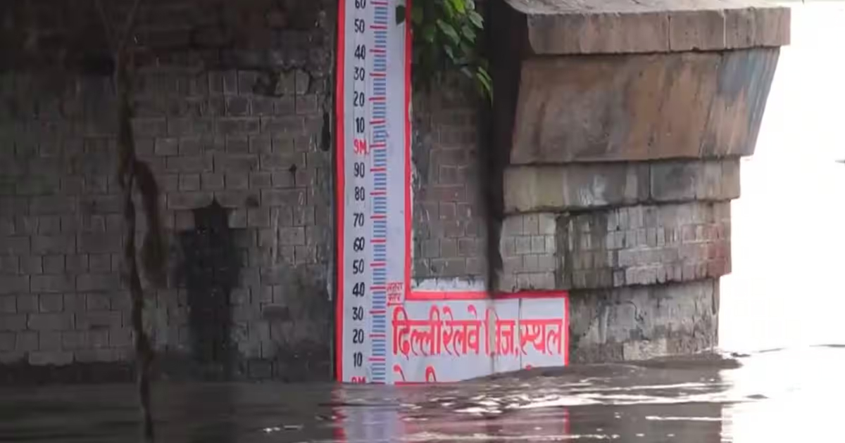 यमुना का जलस्तर खतरे की रेखा के पार, दिल्ली में अलर्ट जारी