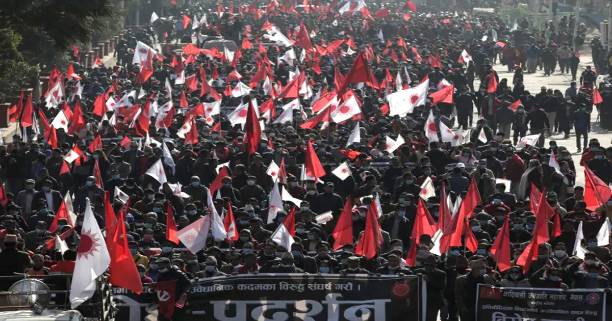 नेपाल सेना ने देश पर नियंत्रण कर लिया, हिंसा रोकने के लिए देशव्यापी कर्फ्यू लगा दिया