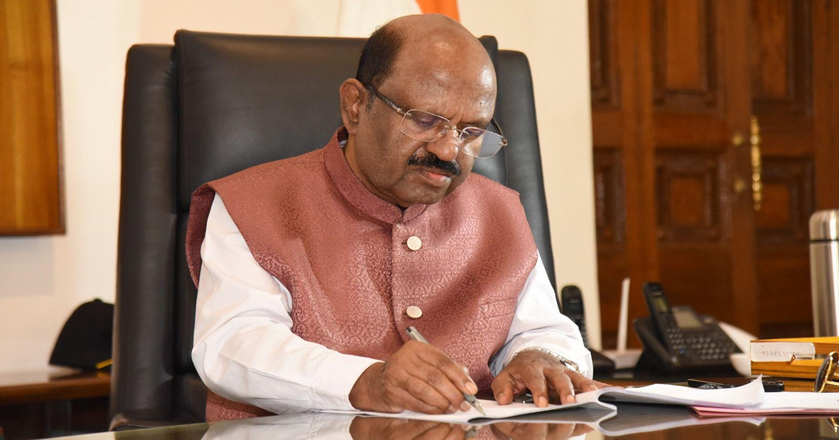 राज्यपाल सीवी आनंद बोस ने घटना के 5 दिन बाद नजीराबाद आग लगने की घटना स्थल का दौरा किया