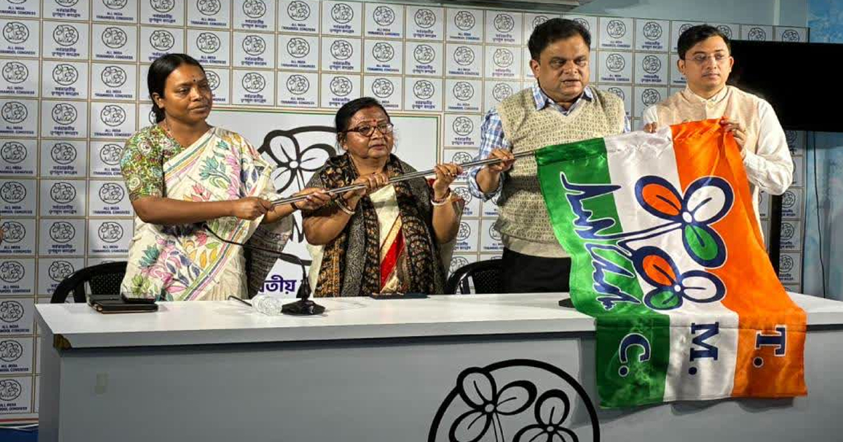 भाजपा सांसद खगेन मुर्मू की पत्नी अरुणा मार्डी तृणमूल कांग्रेस में शामिल हुईं