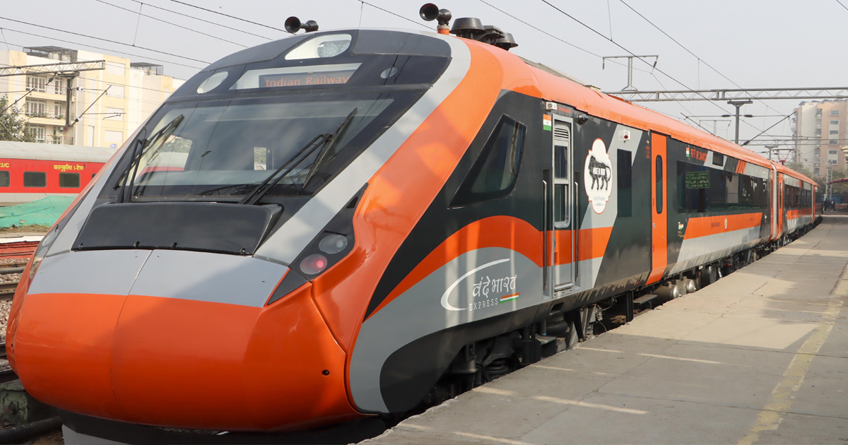 चुनाव के मौसम में कोलकाता को पहली बंद भारत स्लीपर ट्रेन मिली