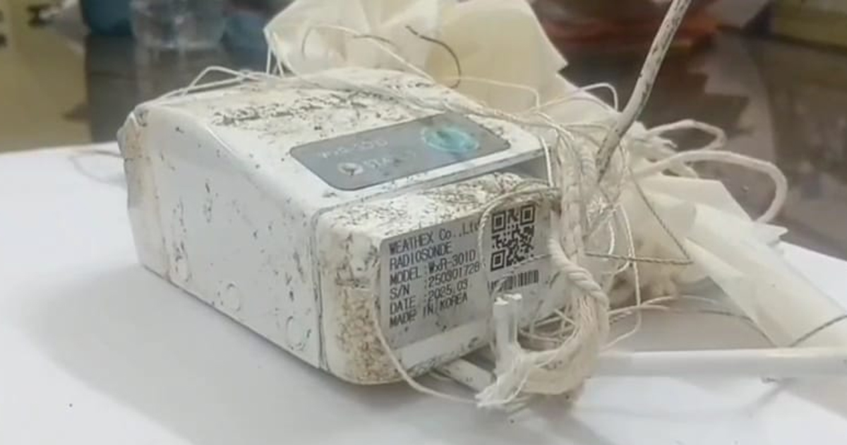 एक अनजान डिवाइस आसमान से ज़मीन पर गिरा, जिससे कटवा के दैहाट में बम का डर फैल गया!