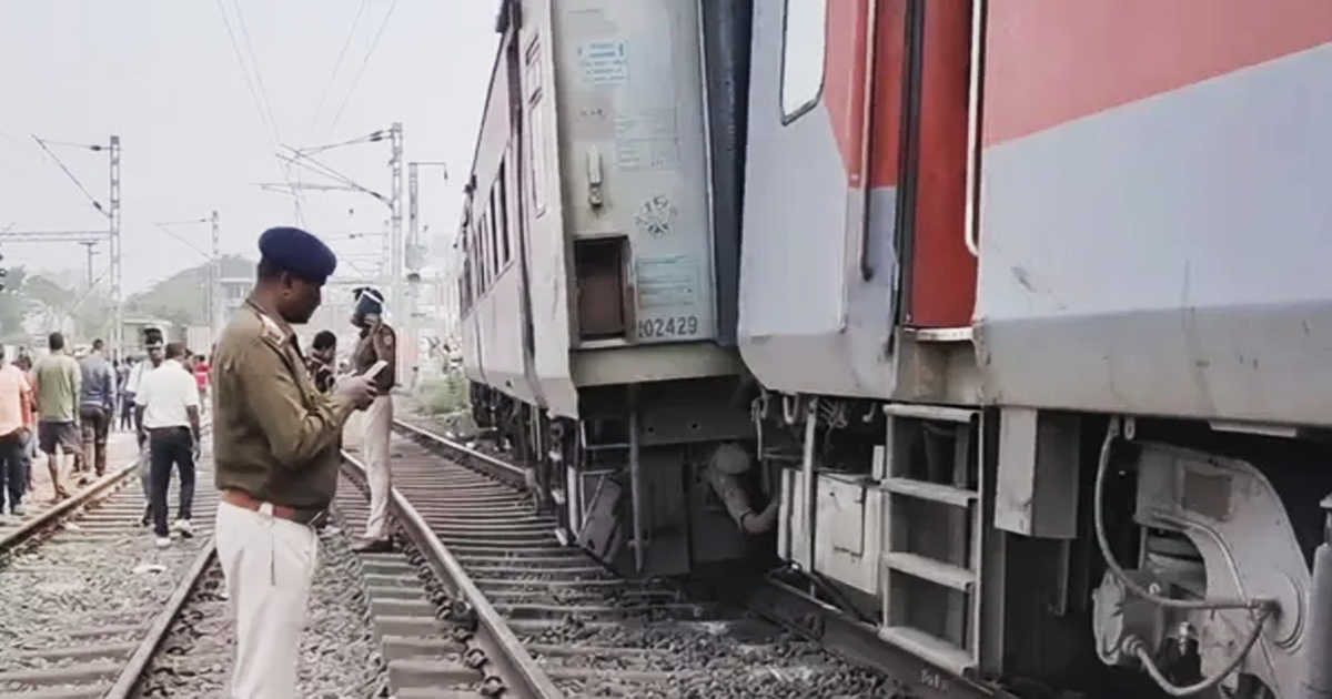 ओडिशा में न्यू जलपाईगुड़ी जा रही सुपरफास्ट एक्सप्रेस के तीन डिब्बे पटरी से उतर गए