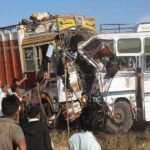गुजरात: सूरत से राजस्थान जा रही बस वडोदरा एक्सप्रेसवे पर ट्रक से भिड़ी, 5 लोगों की मौके पर मौत