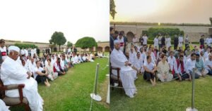 CEC के इस्तीफे की मांग लेकर राष्ट्रपति से मिले विपक्षी सांसद, प्रियंका गांधी की पुलिस से बहस, विजय चौक पर धरने पर बैठे