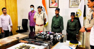 कोलकाता में झारखंड के मोस्ट-वांटेड माओवादी दंपती का आत्मसमर्पण: एके-47 और इंसास राइफल सौंपी