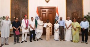 राष्ट्रपति मुर्मू से मिले राहुल गांधी, CEC ज्ञानेश कुमार के इस्तीफे समेत विपक्ष ने रखीं 4 मांगें