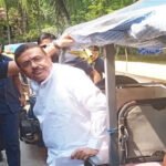 नंदीग्राम में ई-रिक्शा की सवारी कर वोट डालने मतदान केंद्र पहुंचे मुख्यमंत्री सुवेंदु अधिकारी, 85% मतदान की उम्मीद जताई