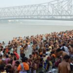 तर्पण के लिए गंगा घाटों पर सुरक्षा के कड़े इंतजाम, नदी में फ्लोटिंग बैरिकेड्स, गोताखोर और बायो-टॉयलेट तैनात